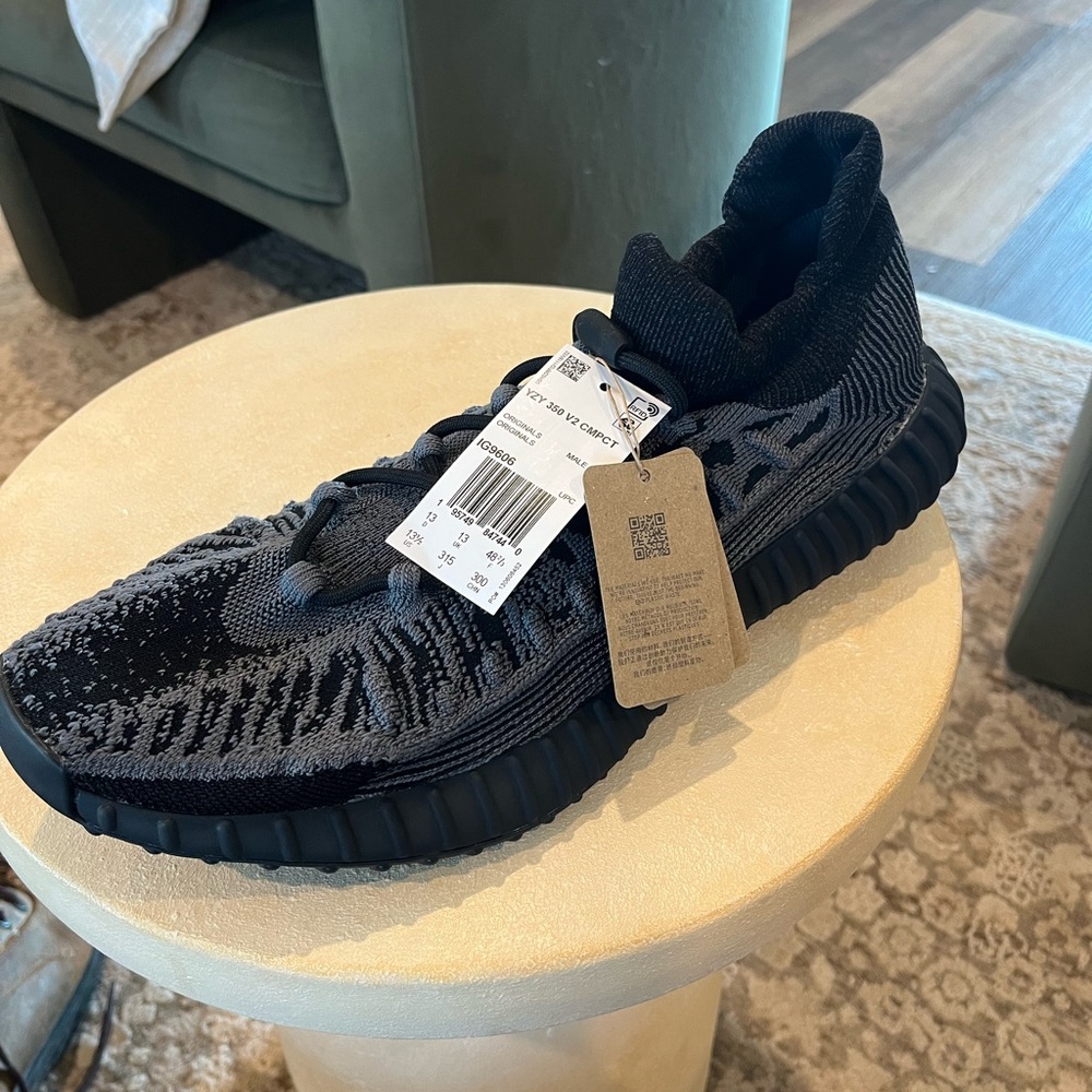 adidas Yeezy 350 V2 CMPCT
Slate Onyx